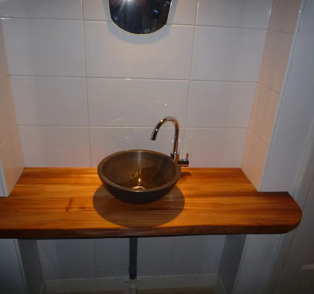 Houten badkamermeubel