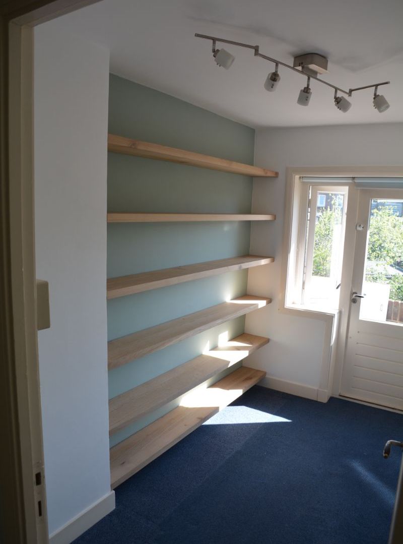 Houten boekenrek